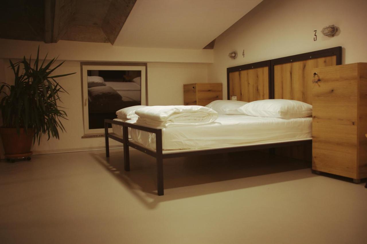 Garage Hostel Нова Гориця Екстер'єр фото