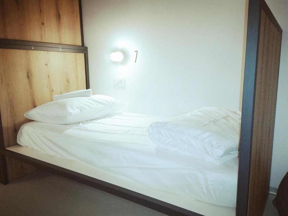 Garage Hostel Нова Гориця Екстер'єр фото