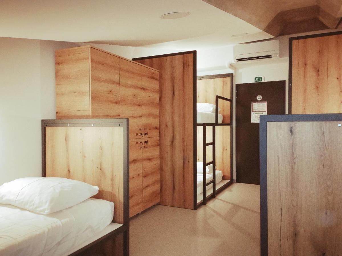 Garage Hostel Нова Гориця Екстер'єр фото